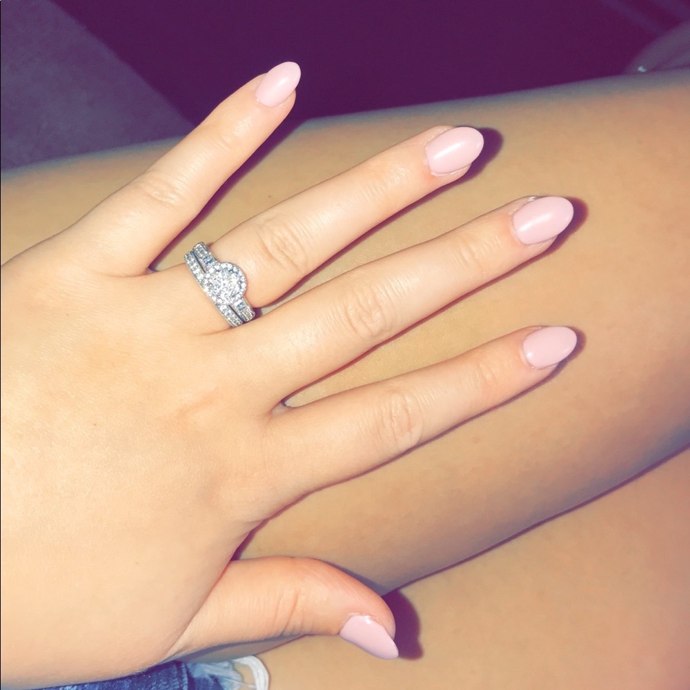 Engagement ring bridal set